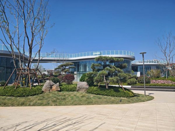 翻翻配资 5月1日启用智慧停车系统！崂山区麦岛路西侧停车场缓解沿海停车难