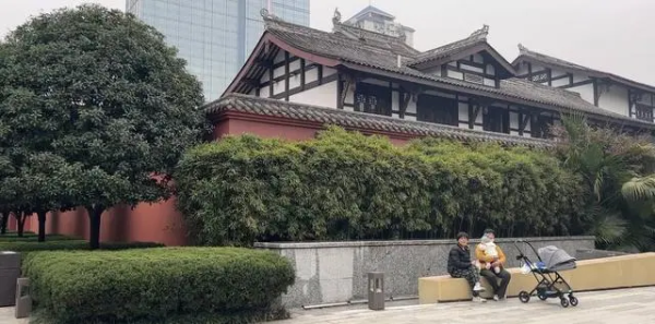 盈策略 走进成都春熙路时尚商圈 触摸锦江商业发展脉搏